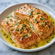Easy Garlic Roasted Salmon in 25 Minutes