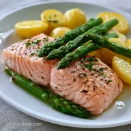 Salmon Foil Packets with Baby Potatoes