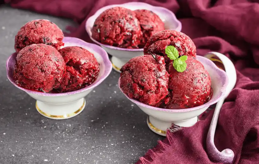 Who doesn't love a sweet, refreshing treat after dinner? There are so many delicious ways to serve up a scrumptious dessert course when serving up sorbet!  But what should you serve with your sorbet?