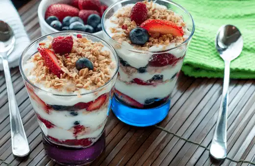 A sweet fruit salad or yogurt parfait is a light and refreshing accompaniment to a savory quiche. 