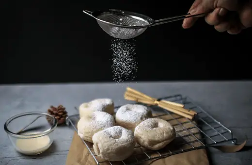 cinnamon sugar dusting is a good pair to serve with creme brulee