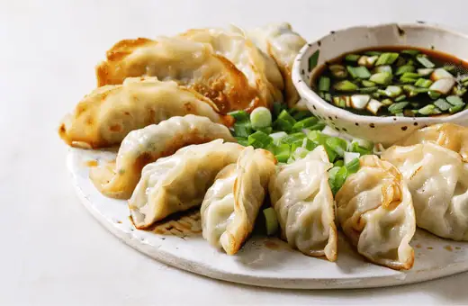 dumplings is a good side to serve with lumpia 