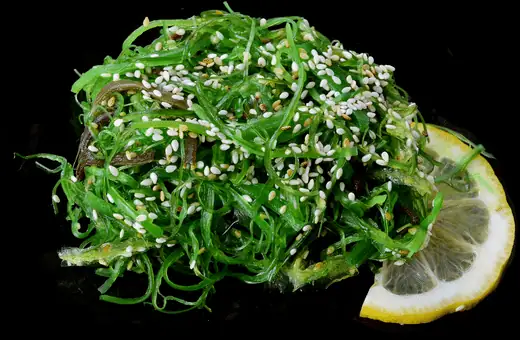 seaweed salad is a good dish to serve with cold soba noodles