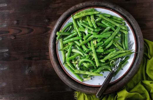 spicy sautéed green beans is a good dish that goes well with lechon kawali