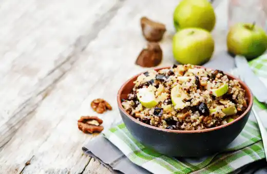 quinoa with dried cranberries, walnuts, 