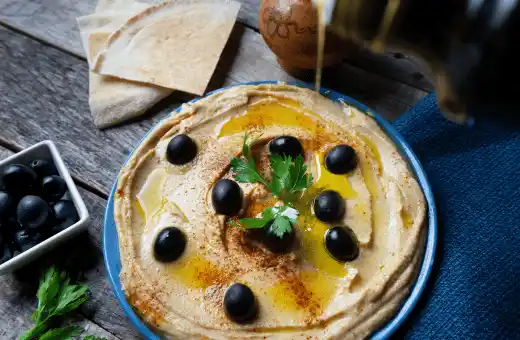 Hummus & Olives